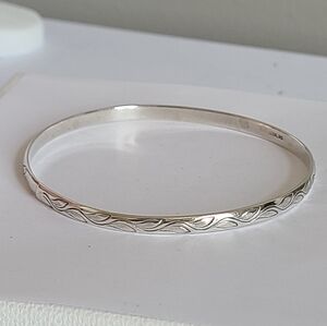 Vintage Sterling Silver Engraved Leaf Classic Thin Dainty Bangle Bracelet